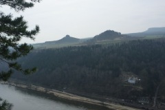 2011-04-03-Elbe-mit-Zirkelstein-von-der-kleinen-Bastei